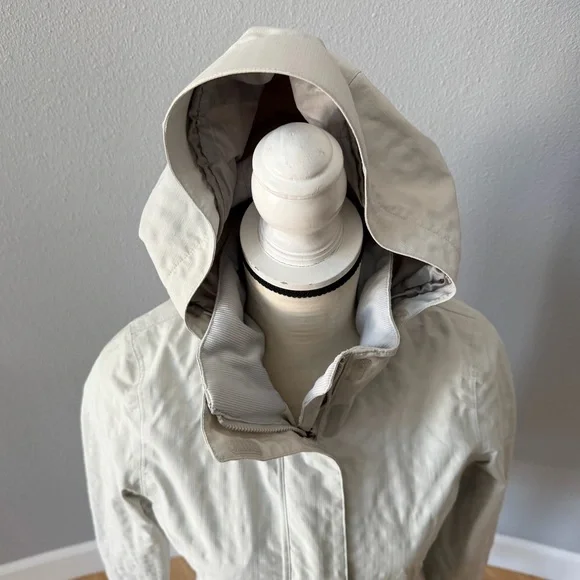 Marmot Women's Hooded Ski Jacket in Creamy Grey - Picture 3 of 16